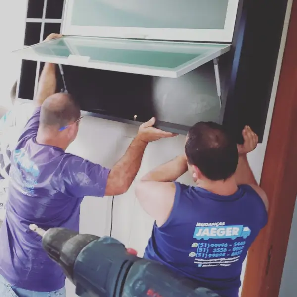 Serviço de
Desmontagem e Montagem Serviço de
Desmontagem e Montagem